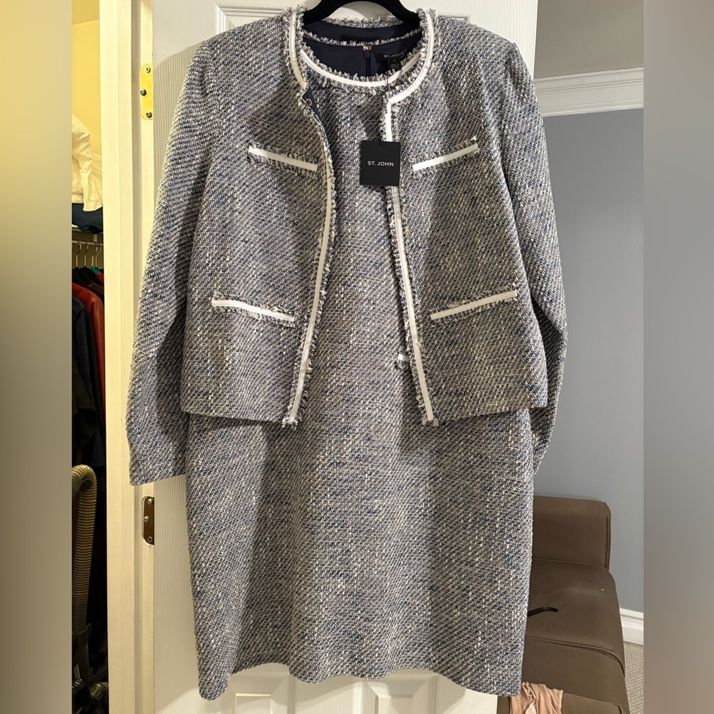 St. John Gray Blazer  set with Notched Lapels and Tailored Fit